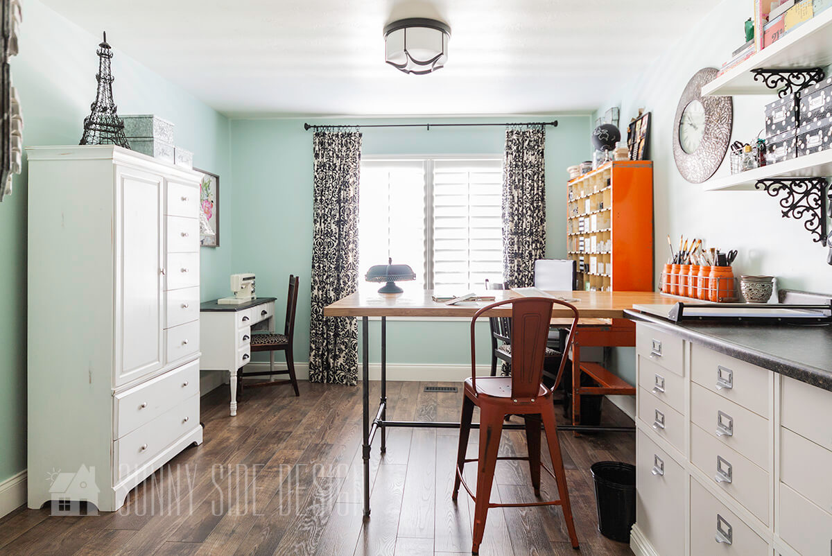 Read more about the article How to Create a Functional Craft Room & Office