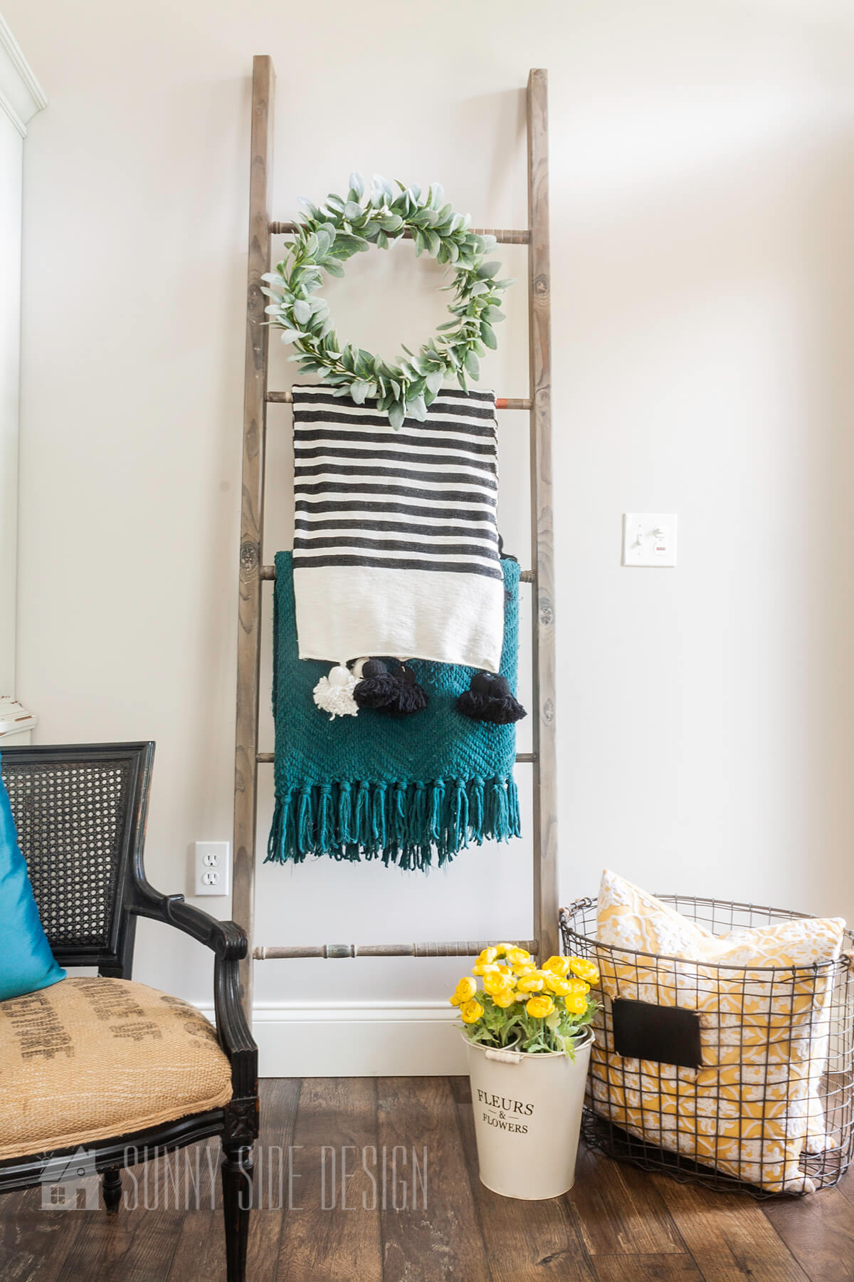 Read more about the article DIY Blanket Ladder