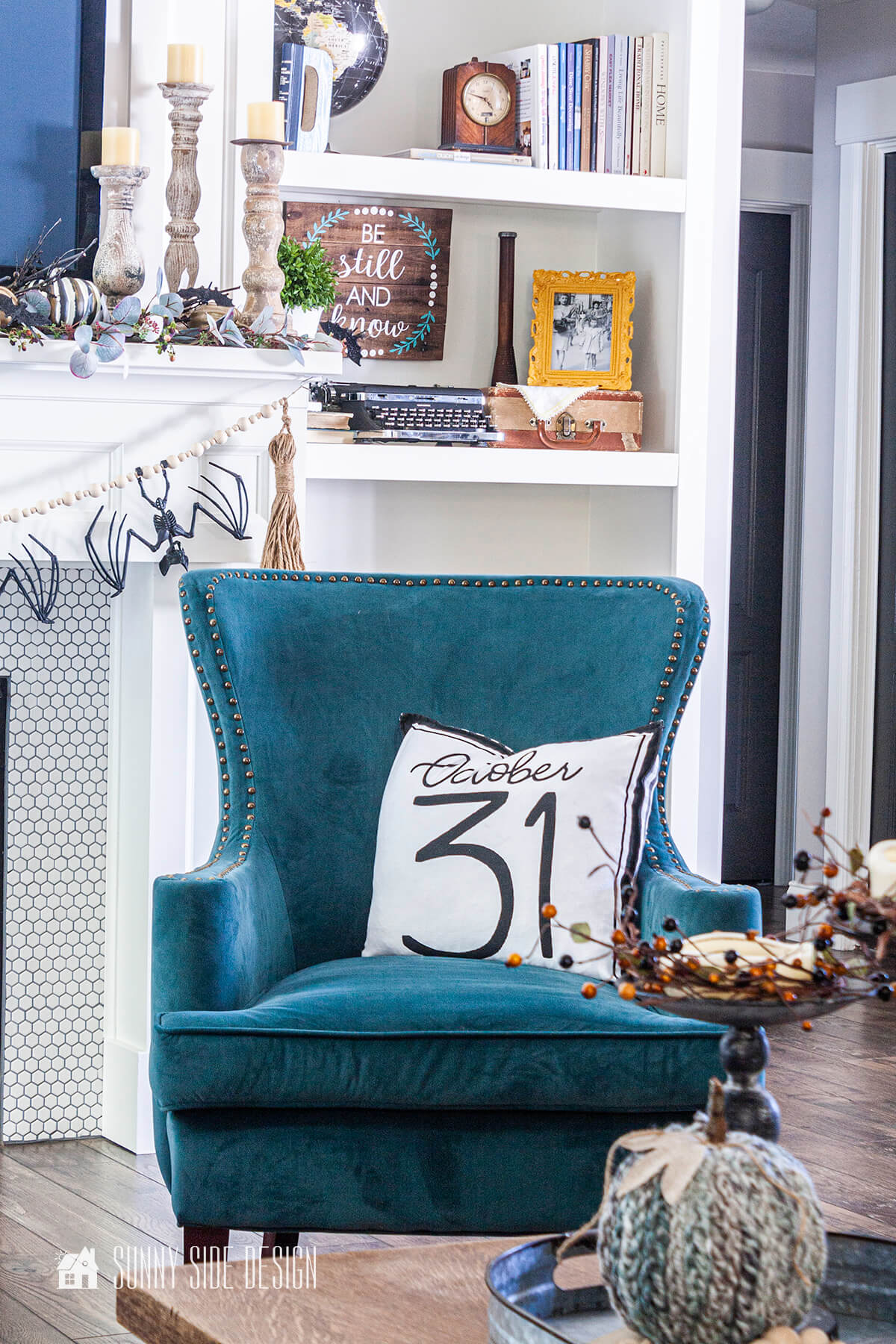 Inexpensive Ideas for Decorating with Throw Pillows All Year Long