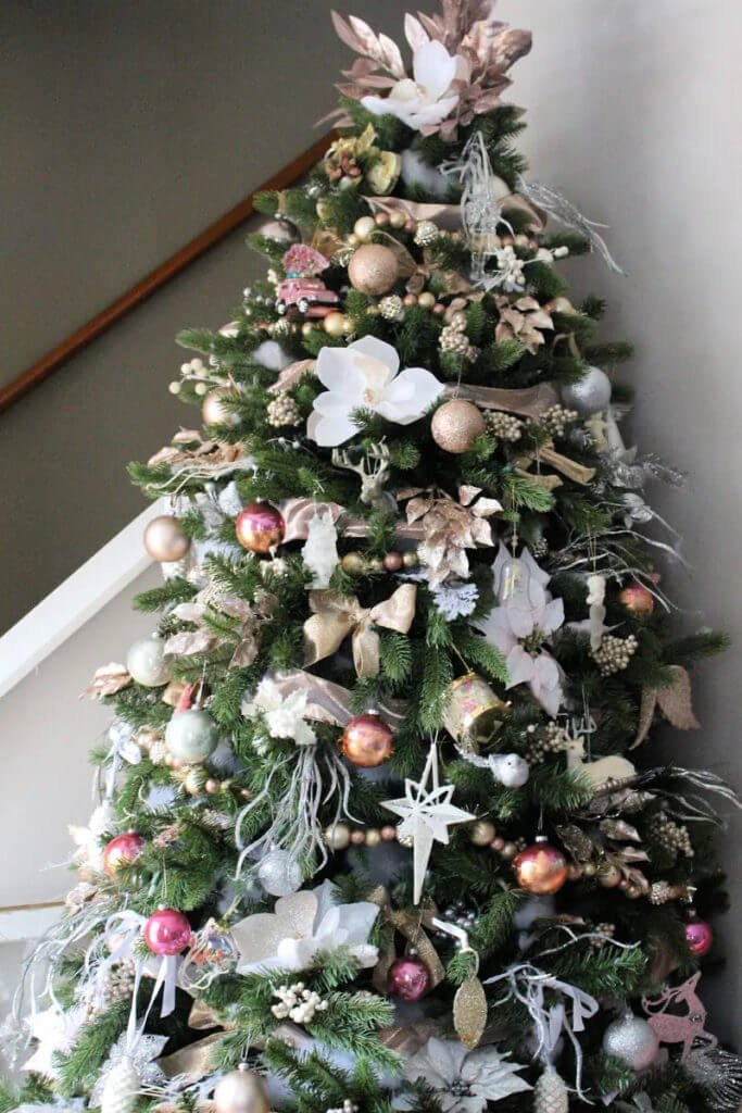 Blush and metallic Christmas tree decoration ideas, Christmas decorating trends.