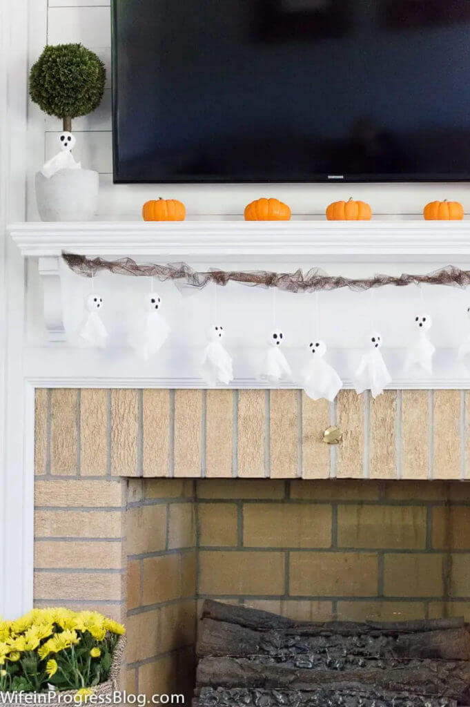 Easy ghost garland for DIY halloween decorations