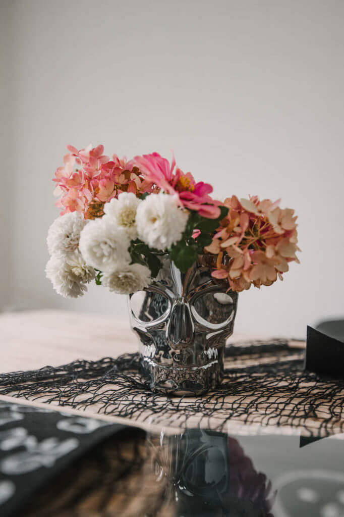 DIY Halloween skull flower arrangement