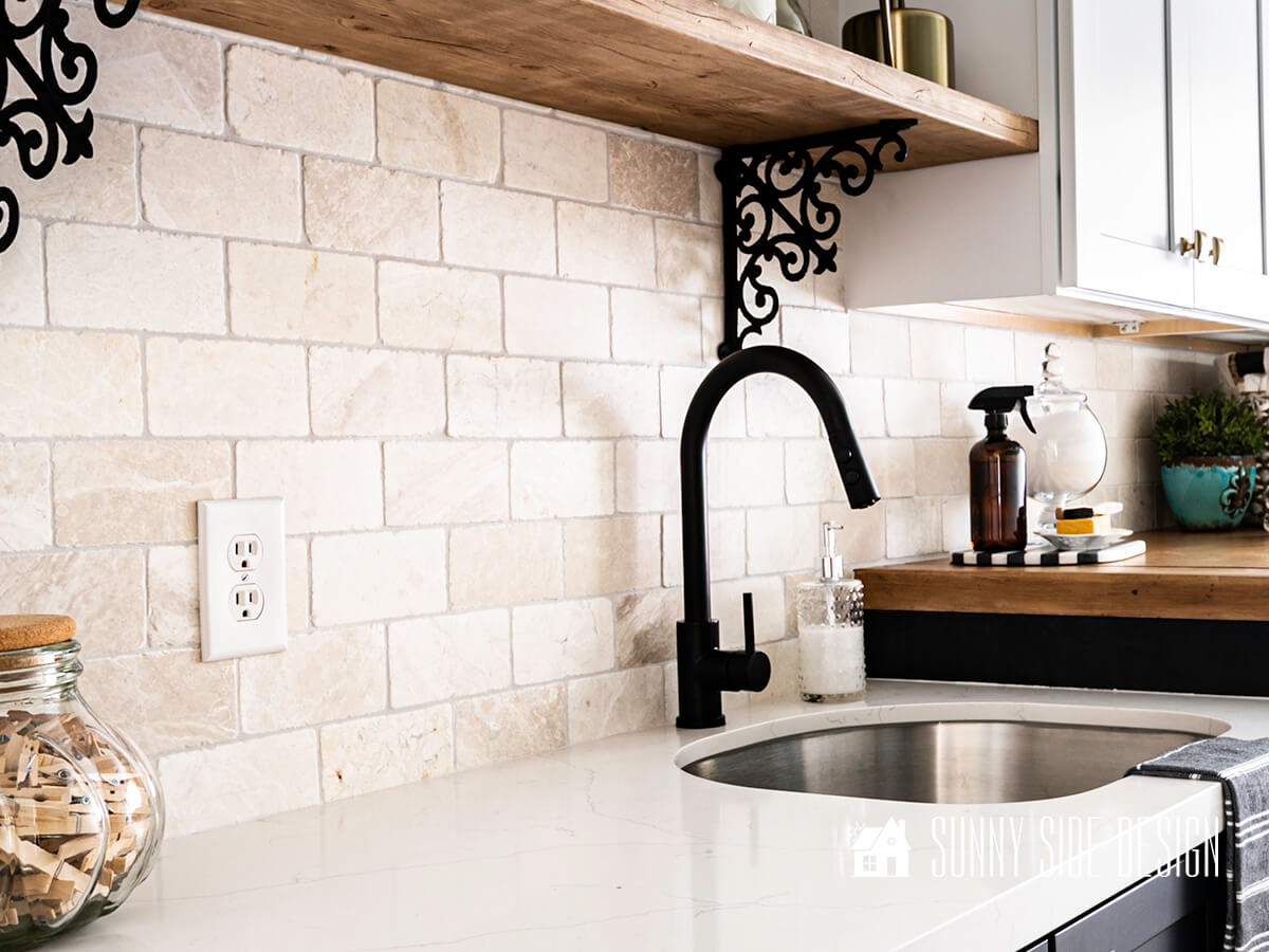 You are currently viewing 8 Tips for Beginners: Install a Simple Tile Backsplash