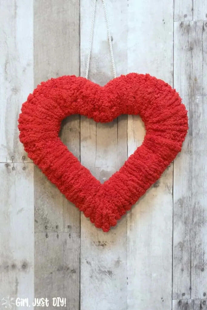 DIY Valentine's Day decorations, red burlaped wrapped heart wreath on pallet wood.