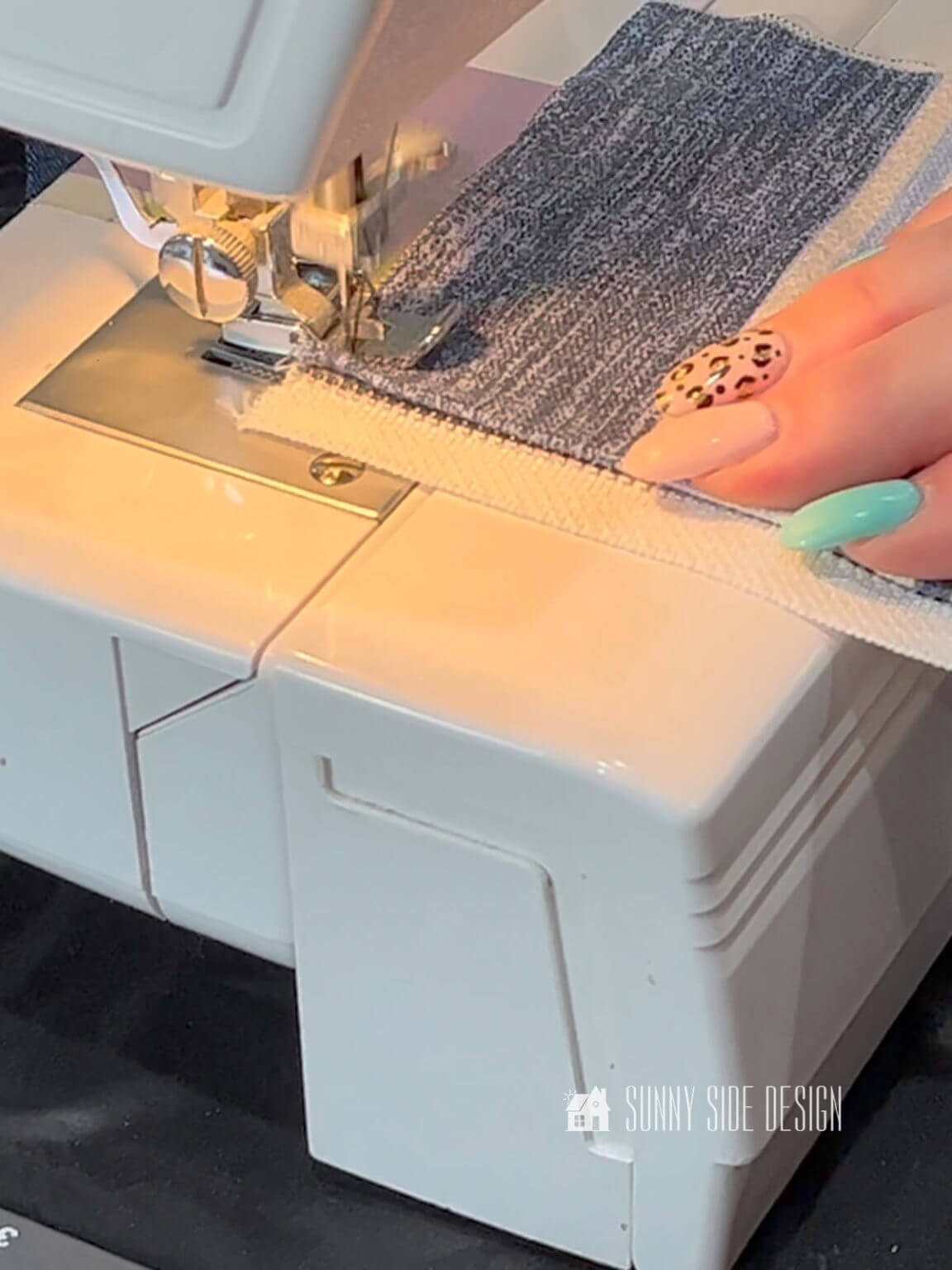 How to Make a Simple Box Cushion with a Zipper Sunny Side Design