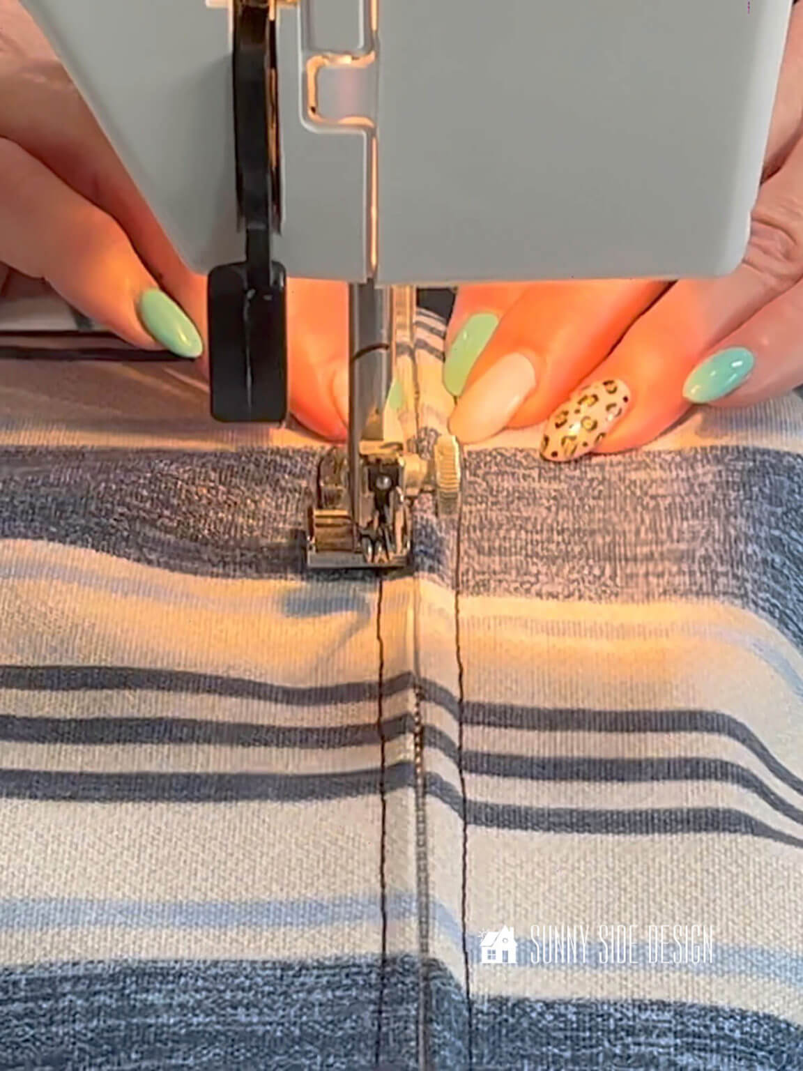 How to Make a Simple Box Cushion with a Zipper Sunny Side Design
