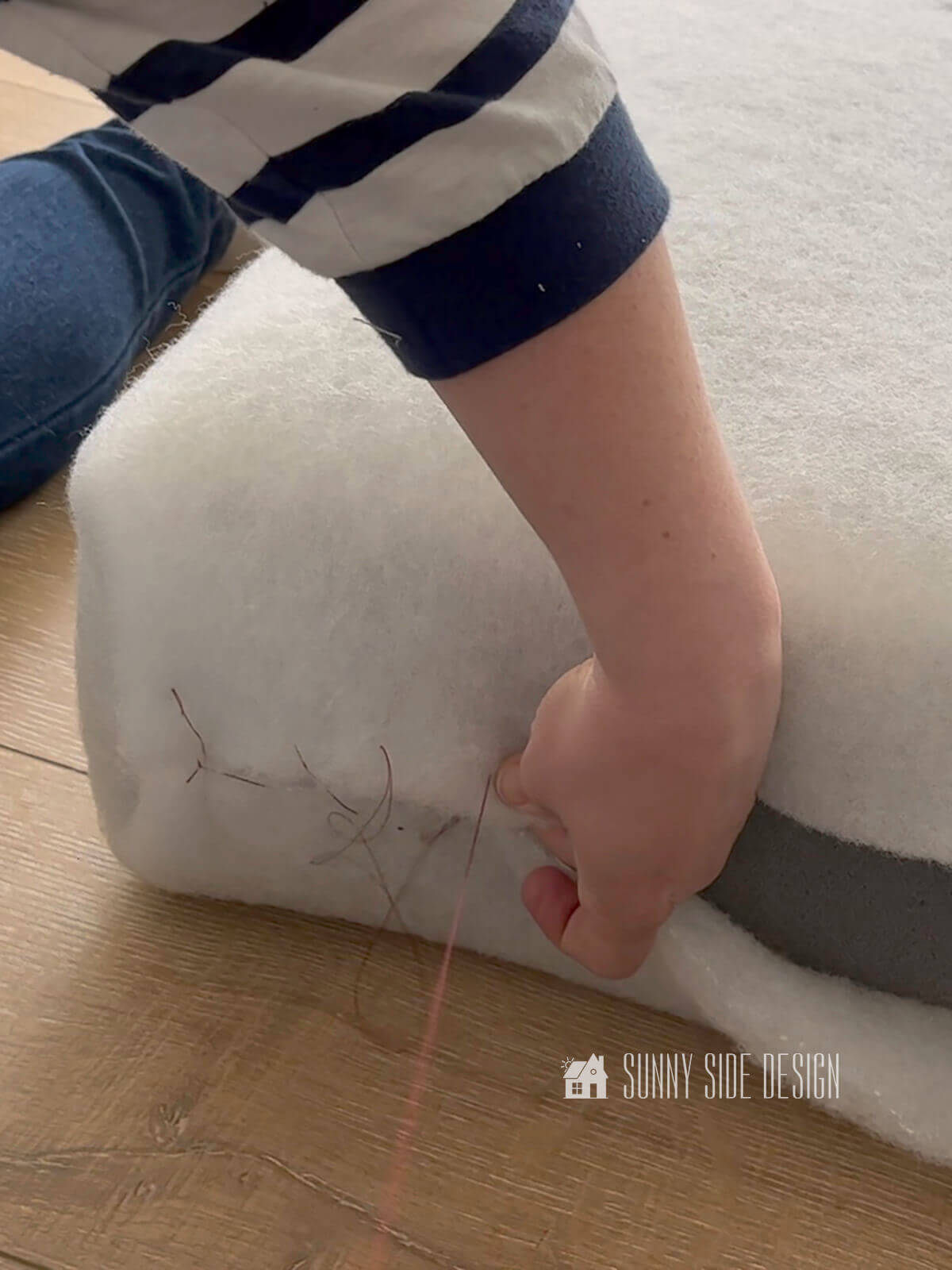 How to Make a Simple Box Cushion with a Zipper Sunny Side Design