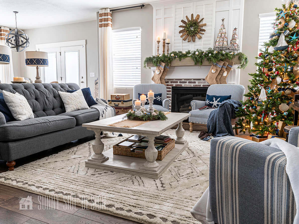 You are currently viewing How to Simplify Christmas Decorating with these Holiday Staples