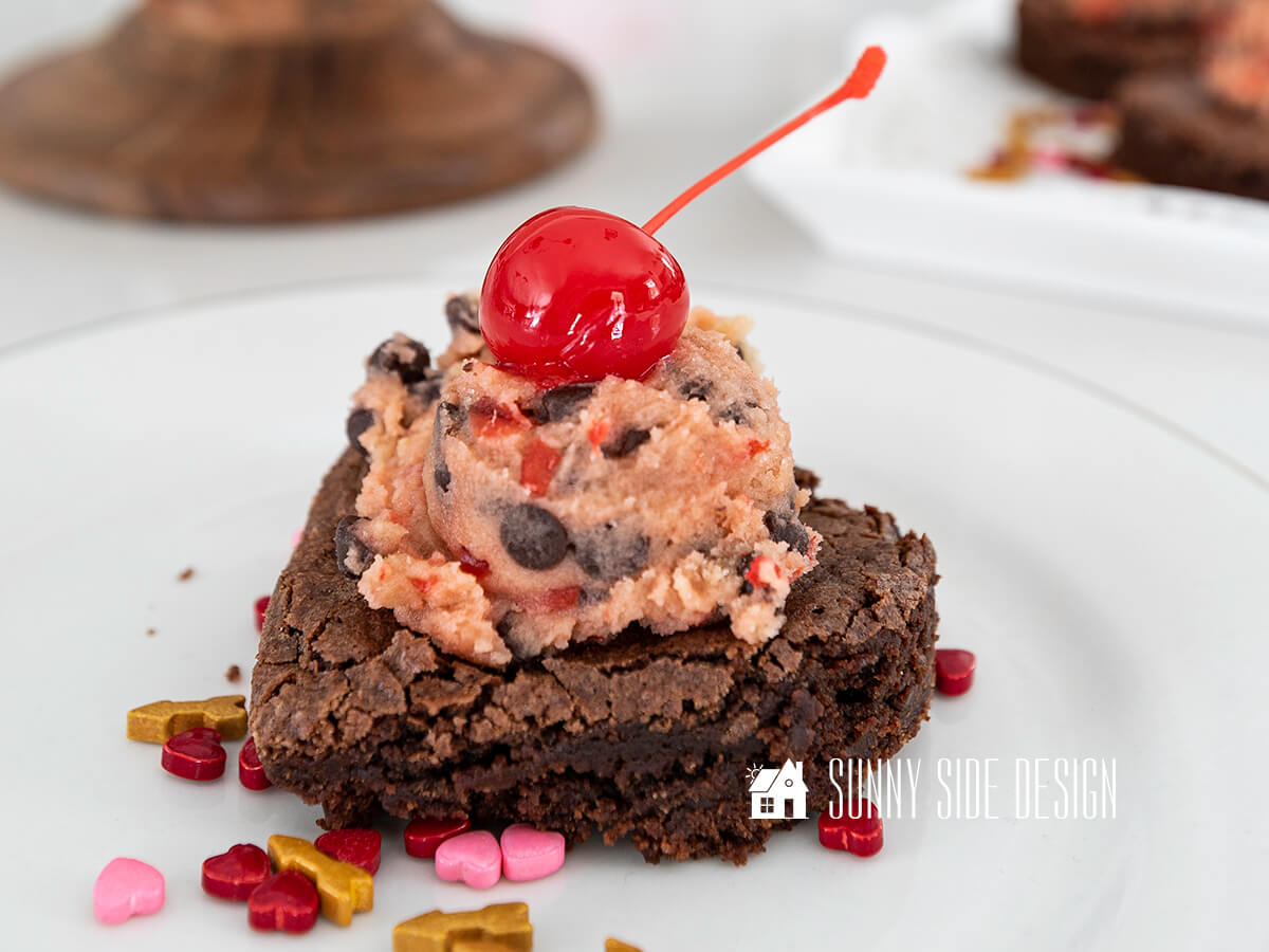 You are currently viewing How to Make an Easy Cherry Chocolate Chip Cookie Dough Frosting