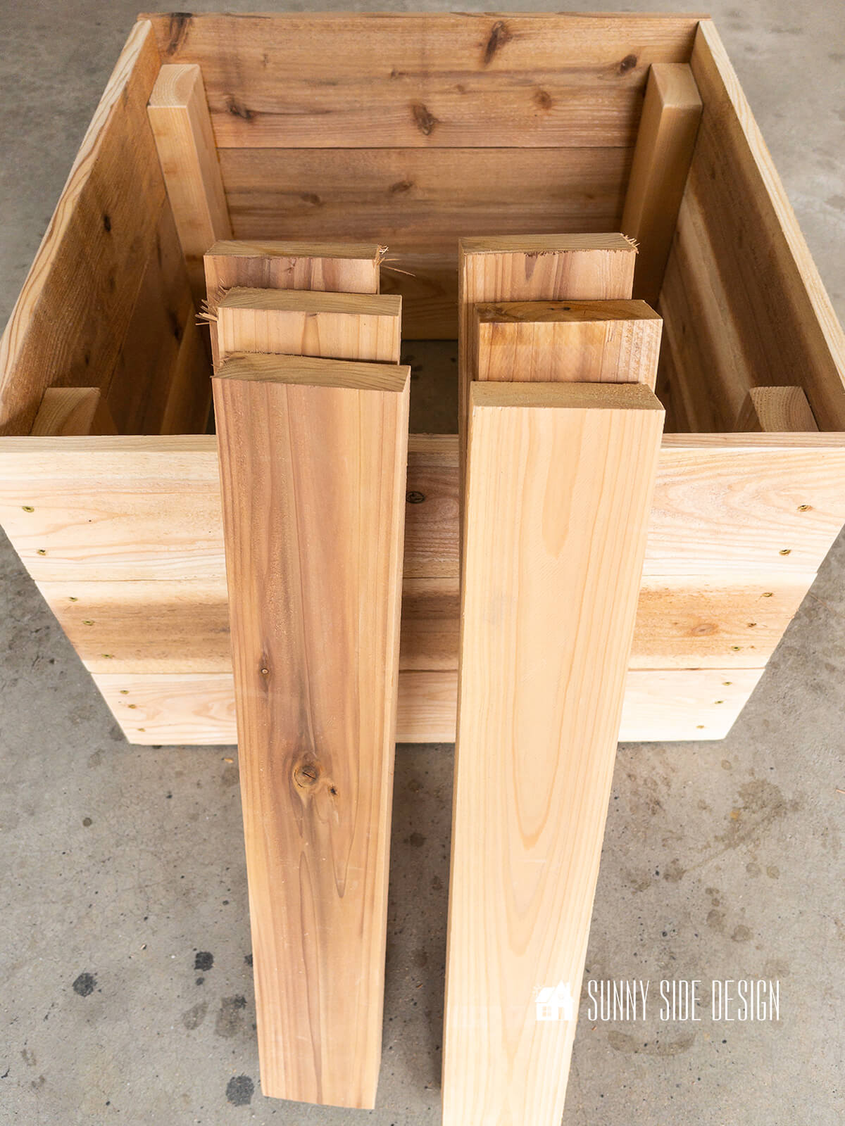 How to Make a Simple Planter Box on Wheels | Sunnyside Home