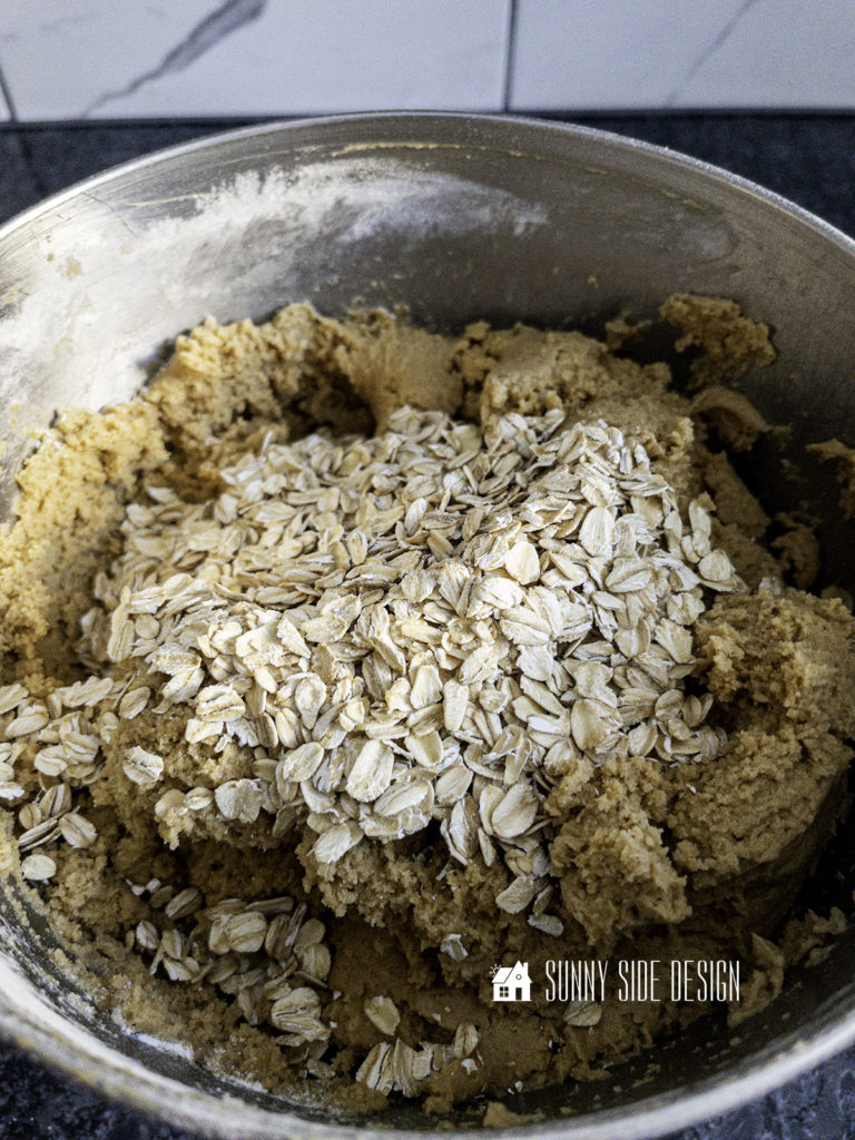 Rolled oats added the peanut butter cookie mixture.