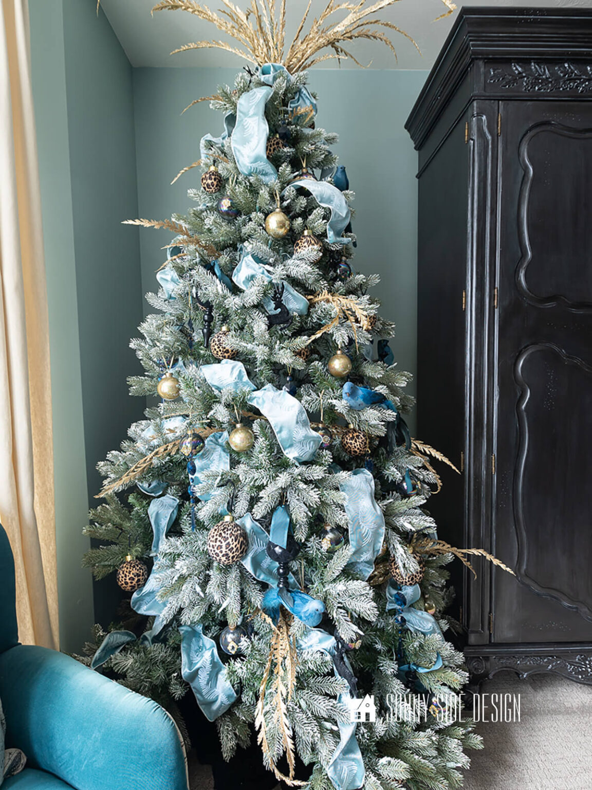 8 Beautiful Ways to Put Ribbon on a Christmas Tree | Sunnyside Home