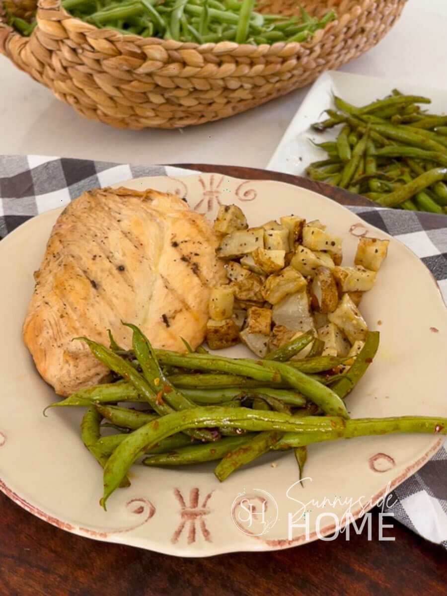 Spicy string beans served with grilled chicken and roasted potatoes.
